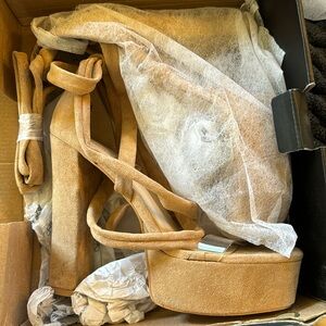 NWT Fashion Nova Nude Heel